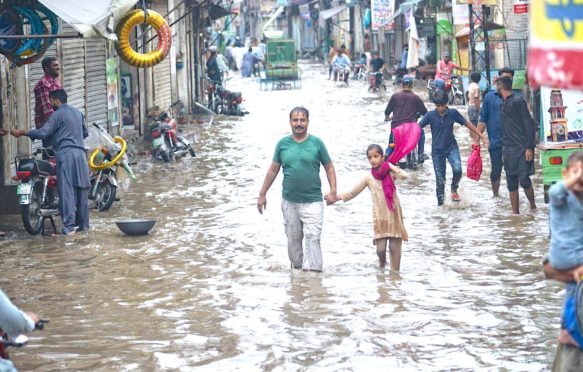 Flooded road at Badami Bagh vegetable market after heavy monsoon in Lahore, Pakistan, 14 July 2022. Credit: REUTERS / Alamy Stock Photo.